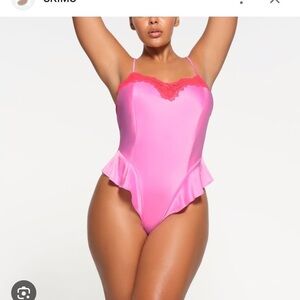 NWT - SKIMS X LANA DEL REY - STRETCH SATIN LACE TEDDY